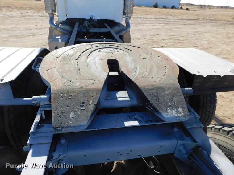 image for item DC8391 2006 Peterbilt 379 semi truck