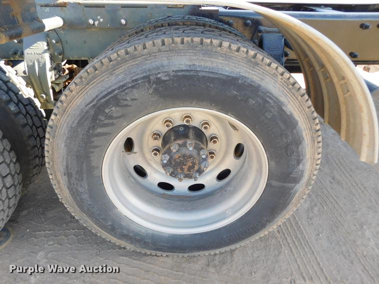 image for item DC8391 2006 Peterbilt 379 semi truck