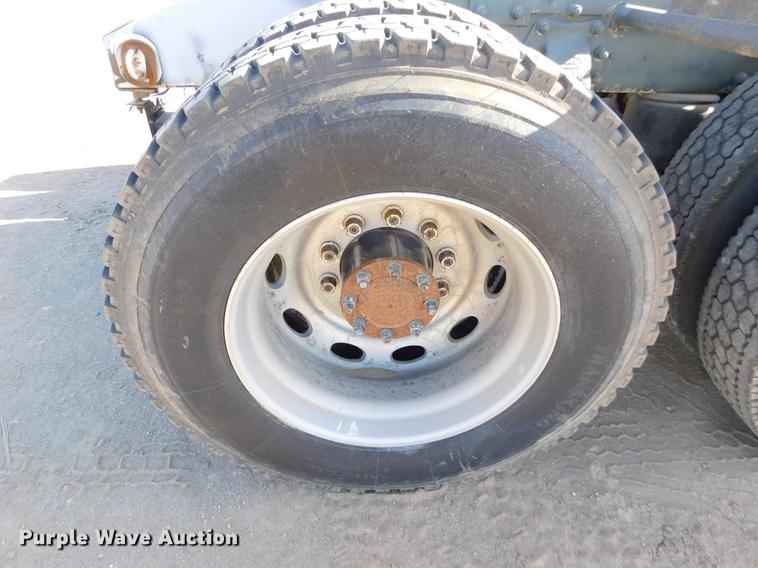 image for item DC8391 2006 Peterbilt 379 semi truck