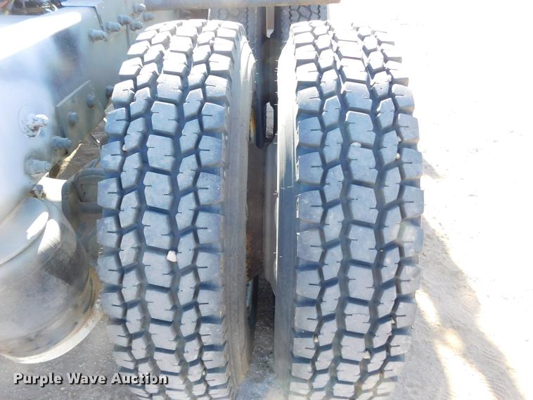 image for item DC8391 2006 Peterbilt 379 semi truck