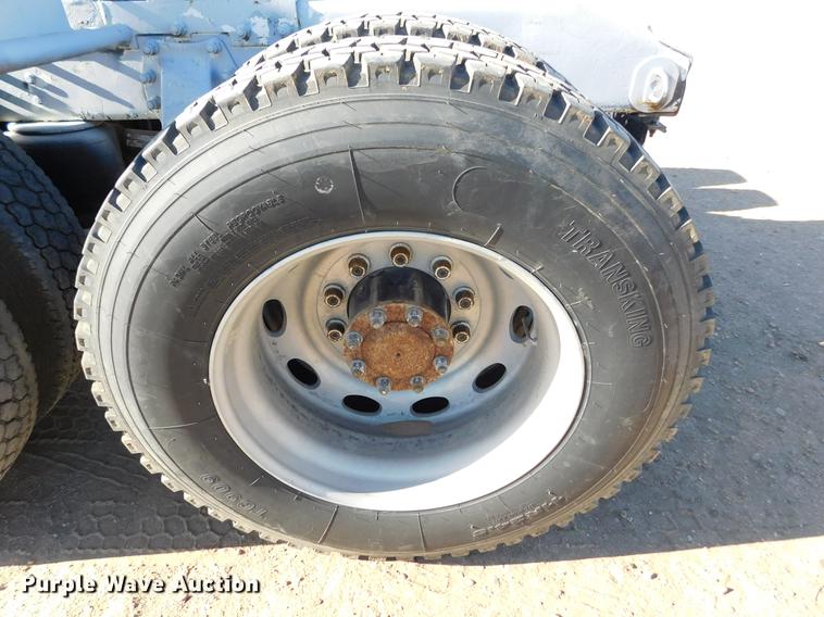 image for item DC8391 2006 Peterbilt 379 semi truck