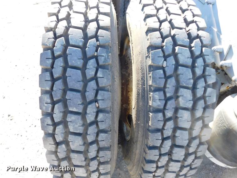 image for item DC8391 2006 Peterbilt 379 semi truck