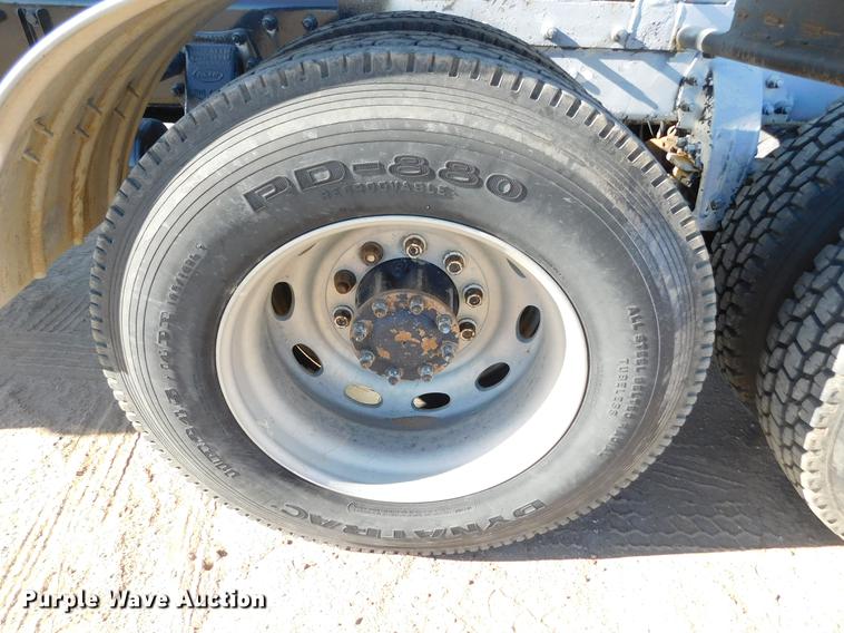 image for item DC8391 2006 Peterbilt 379 semi truck