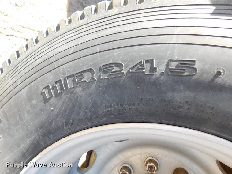 image for item DC8391 2006 Peterbilt 379 semi truck