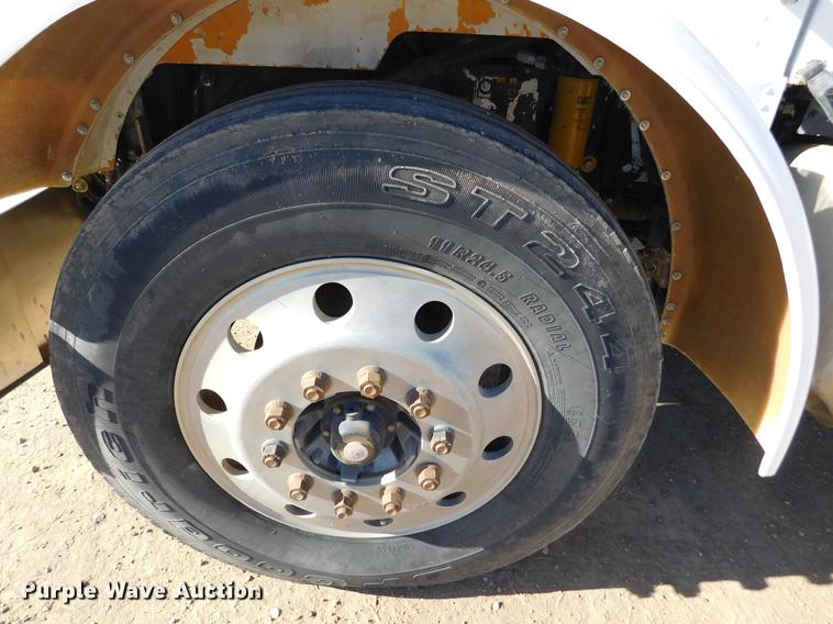 image for item DC8391 2006 Peterbilt 379 semi truck