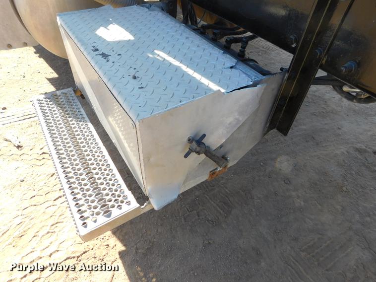 image for item DC8391 2006 Peterbilt 379 semi truck