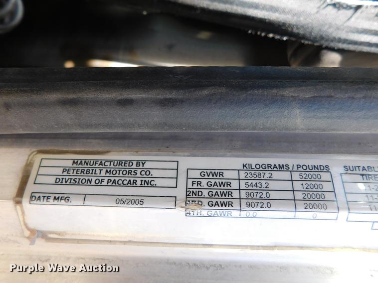 image for item DC8391 2006 Peterbilt 379 semi truck