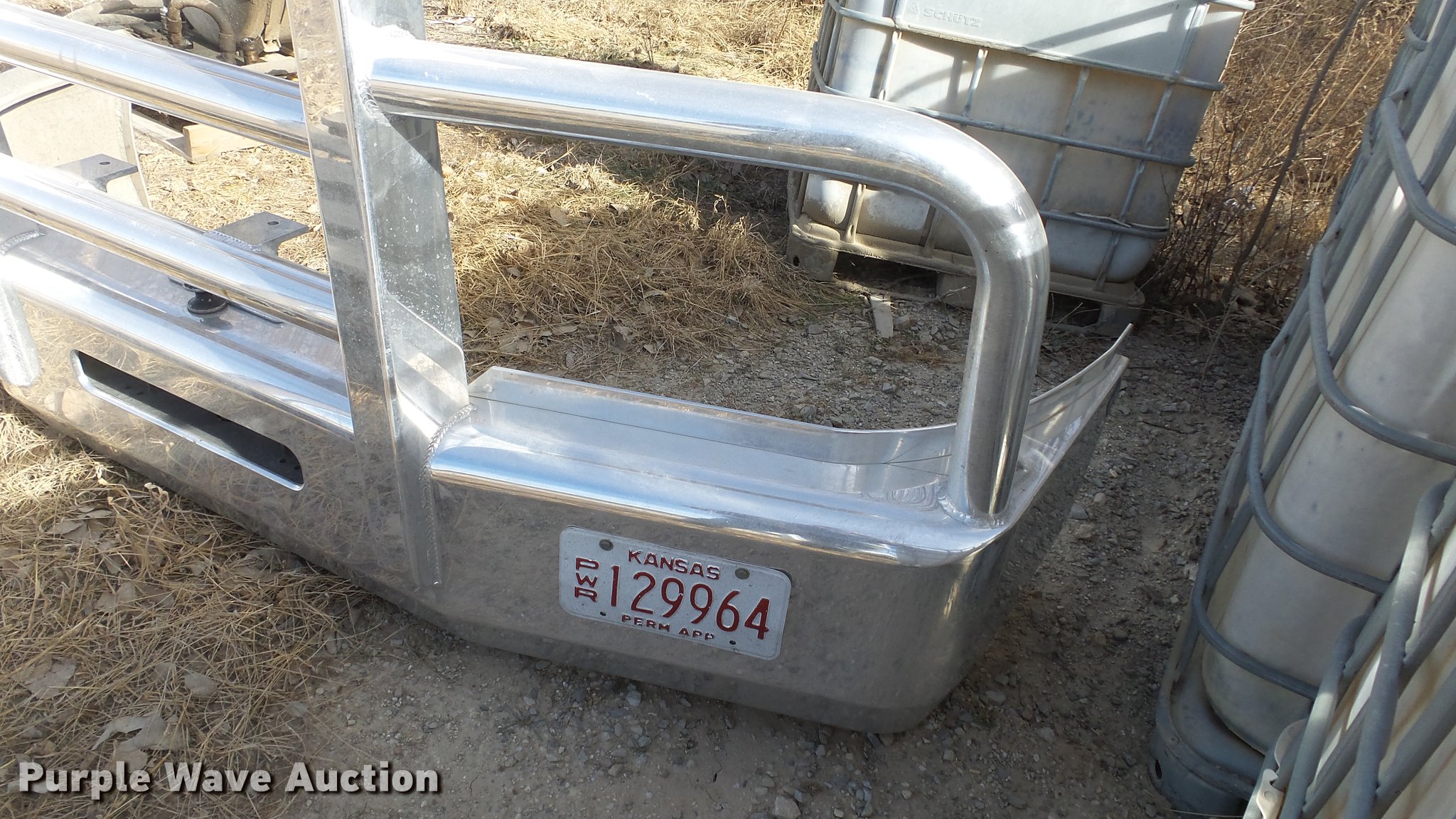 Herd aluminum grill guard in Lyons, KS Item DX9987 sold Purple Wave