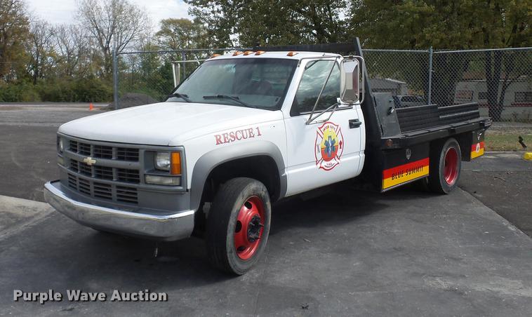 image for item DA6505 2002 Chevrolet 3500 flatbed pickup truck