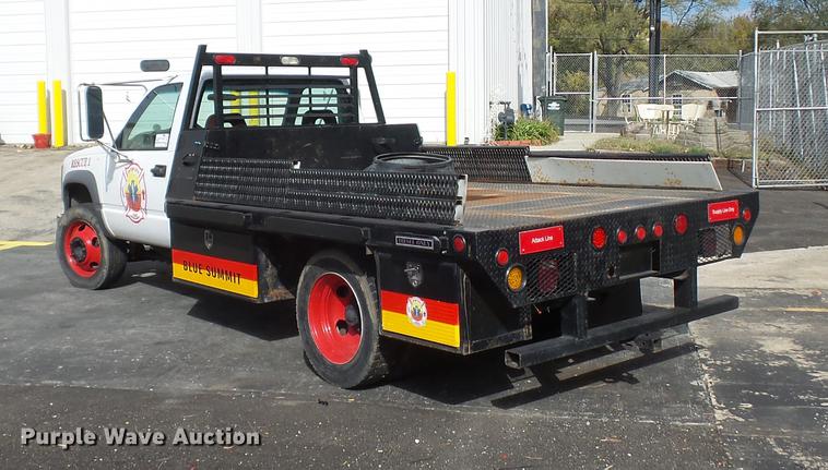 image for item DA6505 2002 Chevrolet 3500 flatbed pickup truck