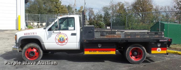 image for item DA6505 2002 Chevrolet 3500 flatbed pickup truck