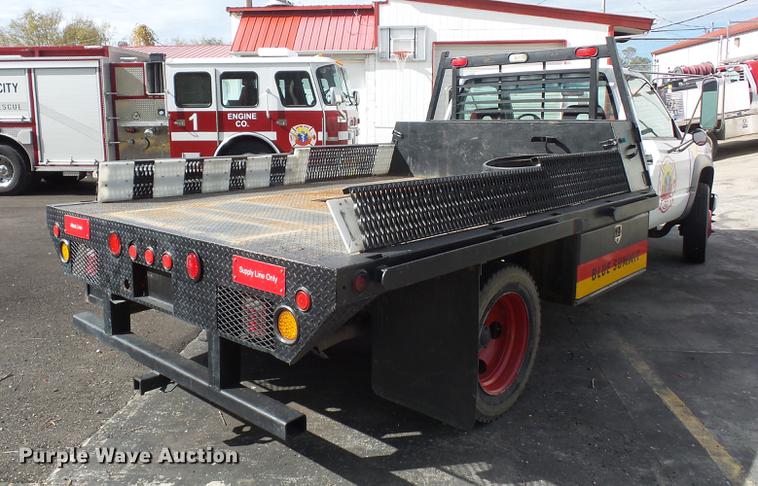image for item DA6505 2002 Chevrolet 3500 flatbed pickup truck