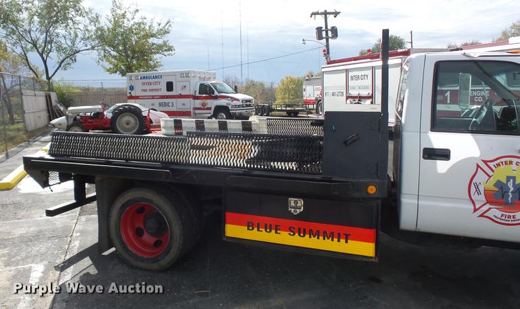 image for item DA6505 2002 Chevrolet 3500 flatbed pickup truck