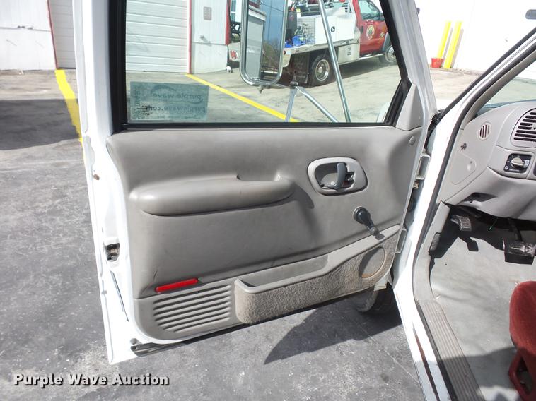 image for item DA6505 2002 Chevrolet 3500 flatbed pickup truck