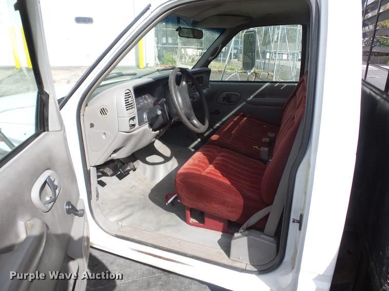 image for item DA6505 2002 Chevrolet 3500 flatbed pickup truck