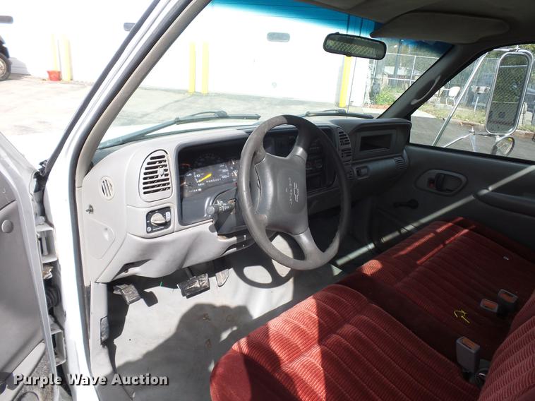 image for item DA6505 2002 Chevrolet 3500 flatbed pickup truck