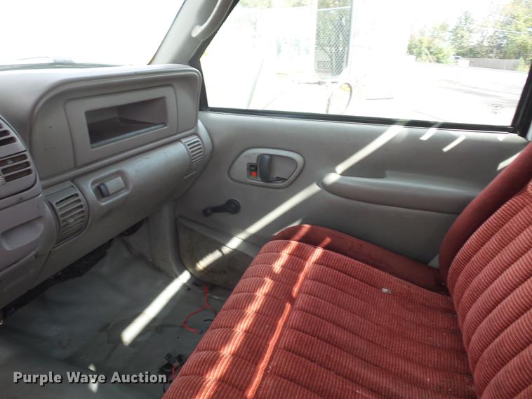 image for item DA6505 2002 Chevrolet 3500 flatbed pickup truck