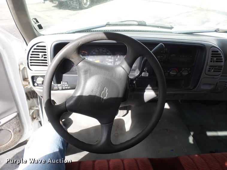 image for item DA6505 2002 Chevrolet 3500 flatbed pickup truck