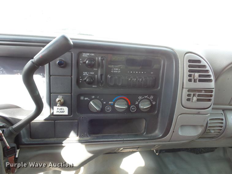 image for item DA6505 2002 Chevrolet 3500 flatbed pickup truck