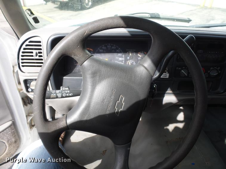 image for item DA6505 2002 Chevrolet 3500 flatbed pickup truck