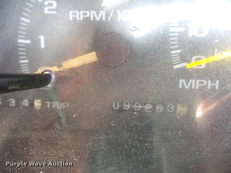 image for item DA6505 2002 Chevrolet 3500 flatbed pickup truck