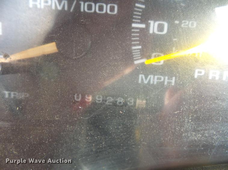 image for item DA6505 2002 Chevrolet 3500 flatbed pickup truck