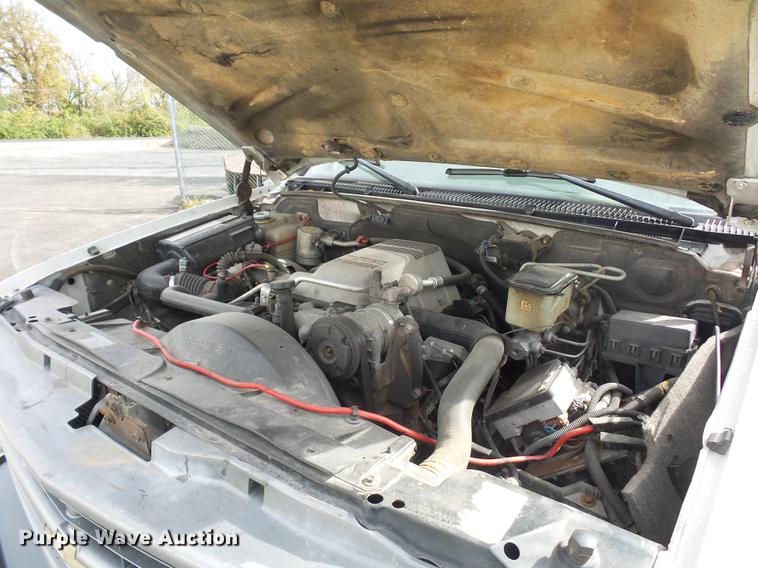 image for item DA6505 2002 Chevrolet 3500 flatbed pickup truck