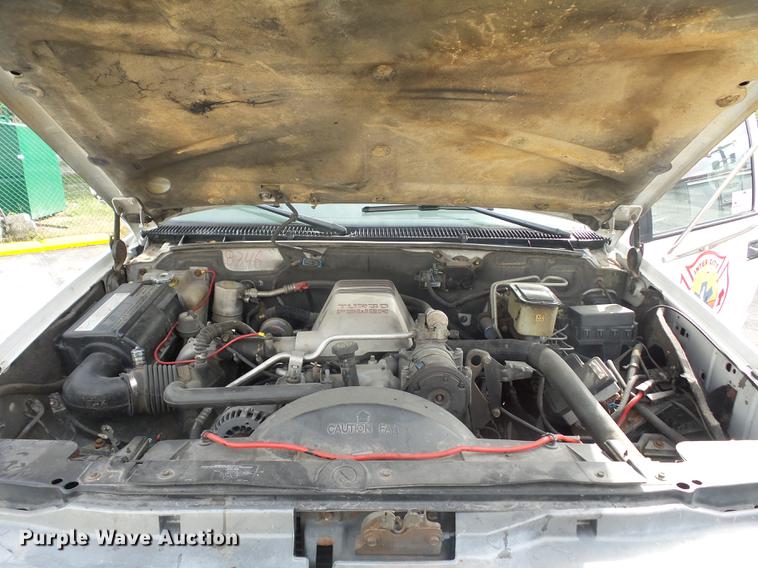 image for item DA6505 2002 Chevrolet 3500 flatbed pickup truck