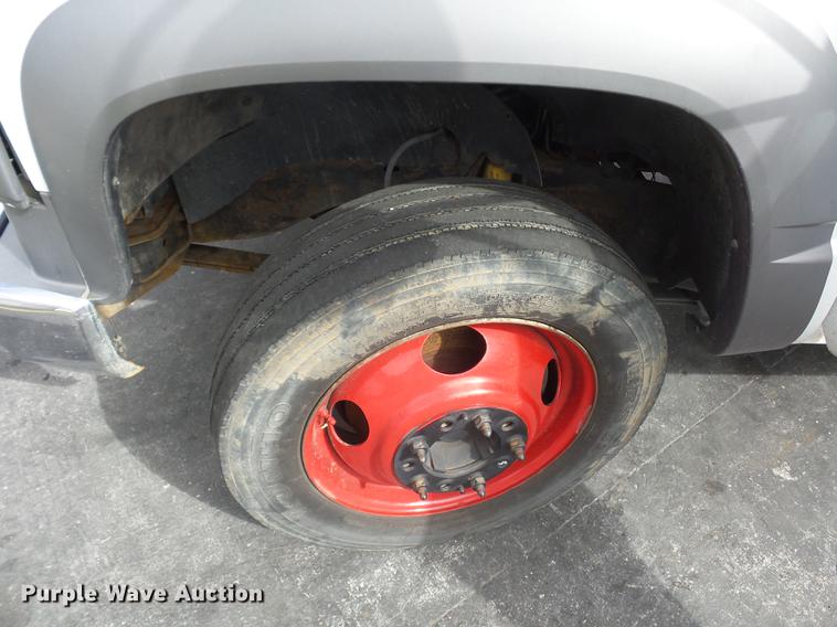 image for item DA6505 2002 Chevrolet 3500 flatbed pickup truck