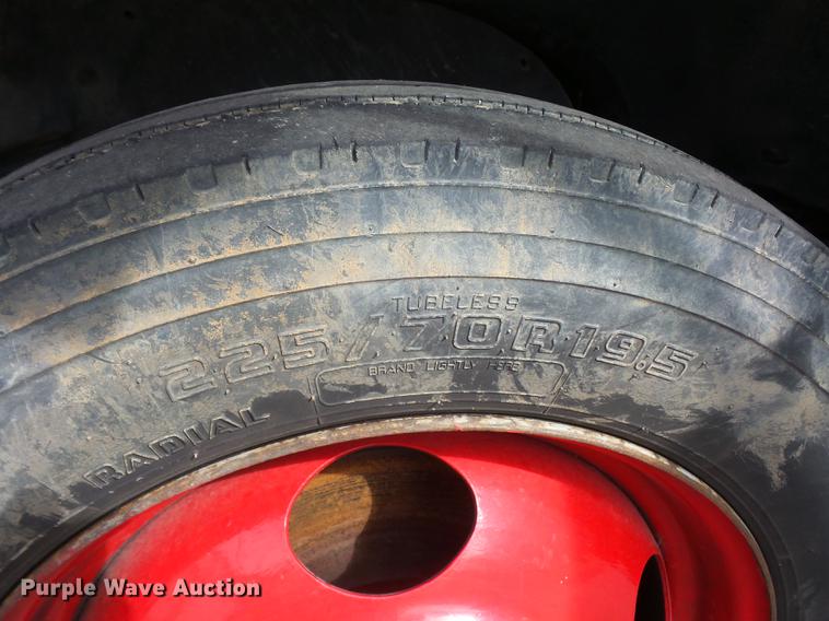 image for item DA6505 2002 Chevrolet 3500 flatbed pickup truck