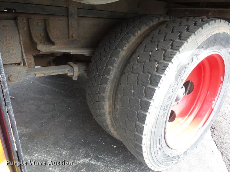 image for item DA6505 2002 Chevrolet 3500 flatbed pickup truck