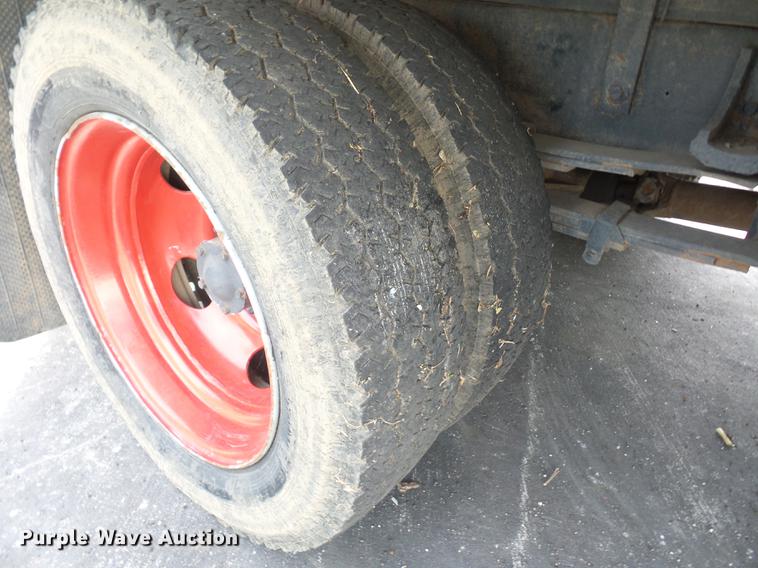 image for item DA6505 2002 Chevrolet 3500 flatbed pickup truck