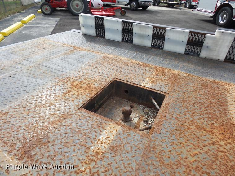 image for item DA6505 2002 Chevrolet 3500 flatbed pickup truck