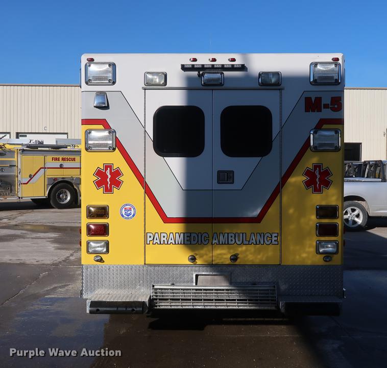 image for item DA6574 2007 Ford F450 Super Duty ambulance