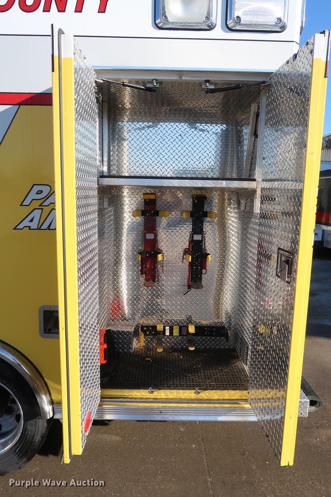 image for item DA6574 2007 Ford F450 Super Duty ambulance