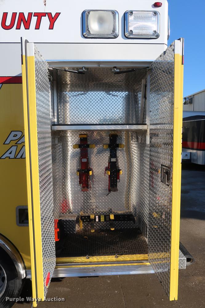 image for item DA6574 2007 Ford F450 Super Duty ambulance