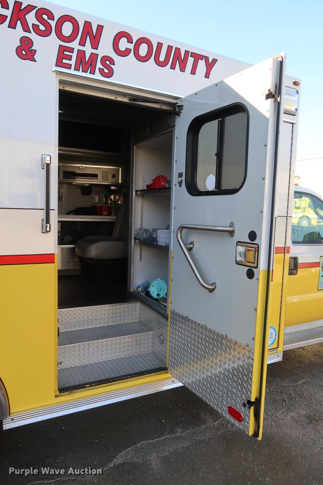 image for item DA6574 2007 Ford F450 Super Duty ambulance