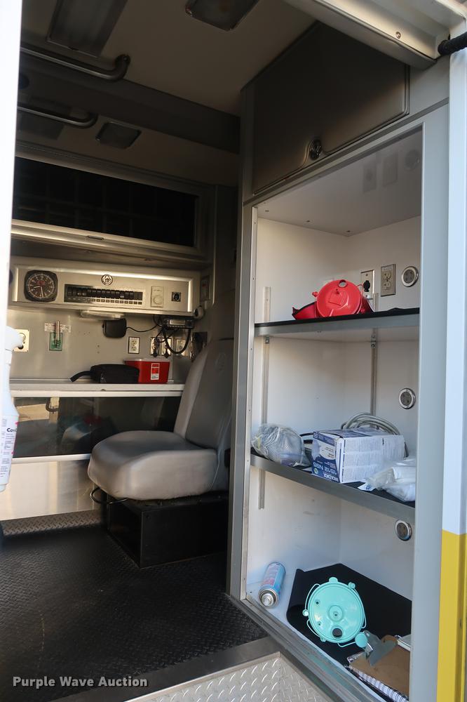 image for item DA6574 2007 Ford F450 Super Duty ambulance