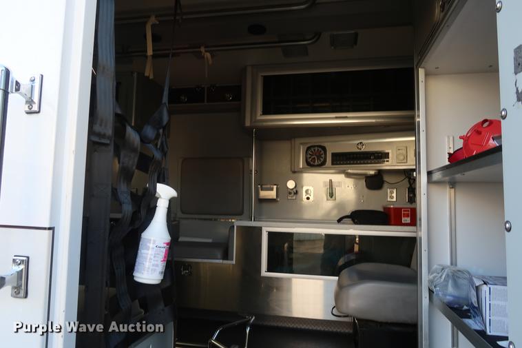 image for item DA6574 2007 Ford F450 Super Duty ambulance