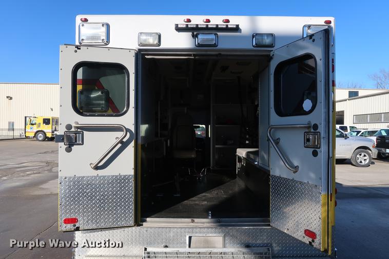 image for item DA6574 2007 Ford F450 Super Duty ambulance