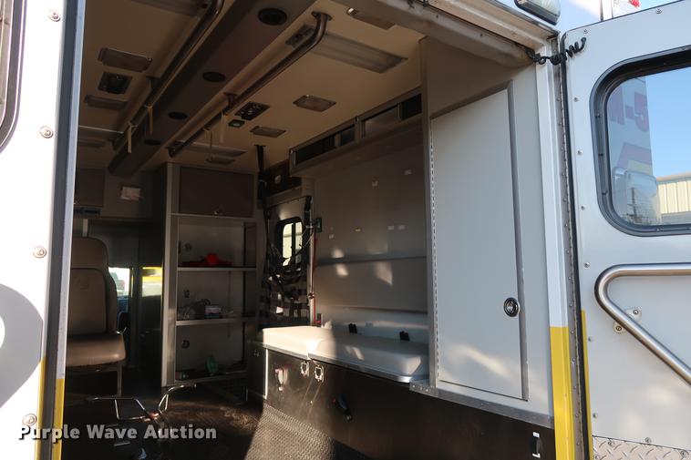 image for item DA6574 2007 Ford F450 Super Duty ambulance