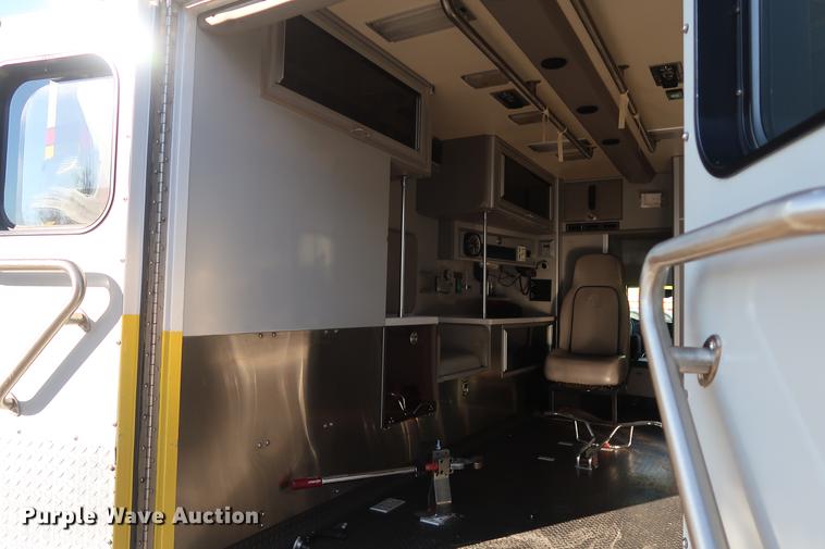 image for item DA6574 2007 Ford F450 Super Duty ambulance