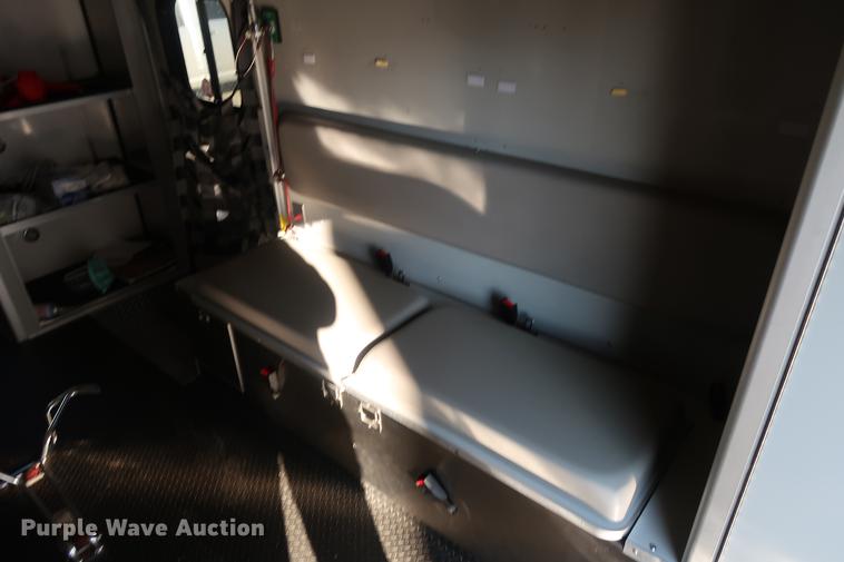 image for item DA6574 2007 Ford F450 Super Duty ambulance