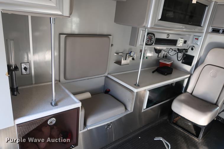 image for item DA6574 2007 Ford F450 Super Duty ambulance