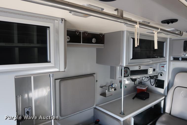 image for item DA6574 2007 Ford F450 Super Duty ambulance