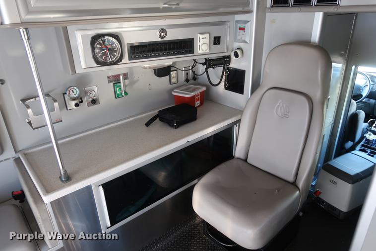 image for item DA6574 2007 Ford F450 Super Duty ambulance