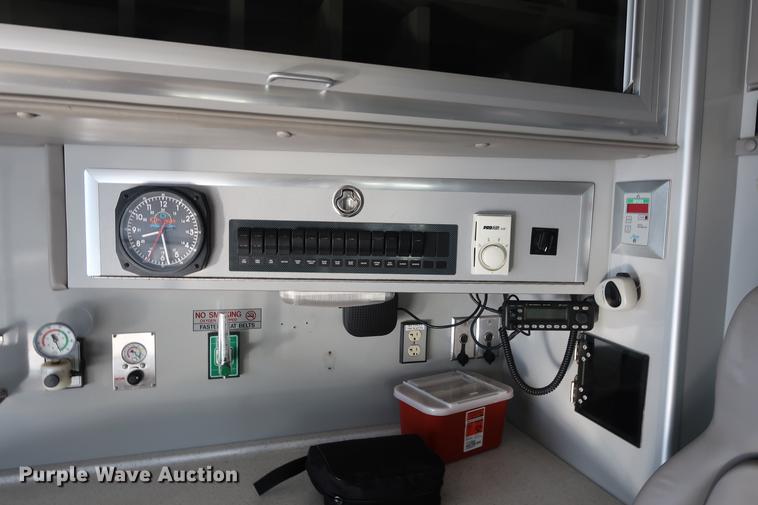 image for item DA6574 2007 Ford F450 Super Duty ambulance