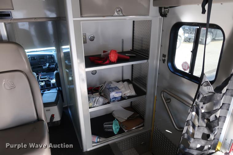 image for item DA6574 2007 Ford F450 Super Duty ambulance