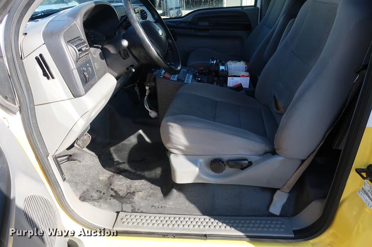 image for item DA6574 2007 Ford F450 Super Duty ambulance