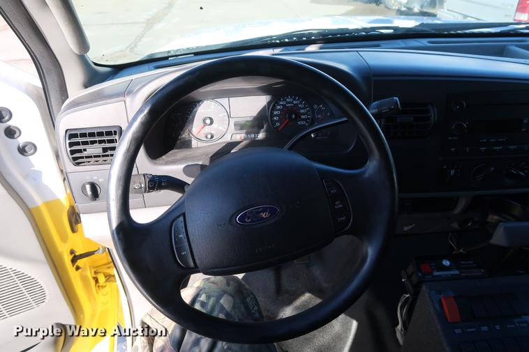 image for item DA6574 2007 Ford F450 Super Duty ambulance